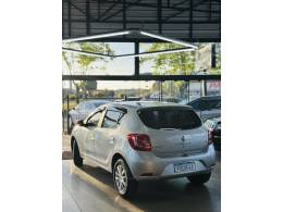 RENAULT - SANDERO - 2015/2015 - Prata - R$ 42.900,00