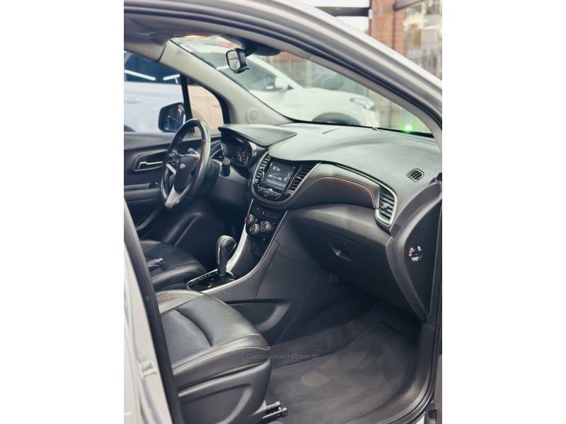 CHEVROLET - TRACKER - 2018/2018 - Prata - R$ 95.600,00