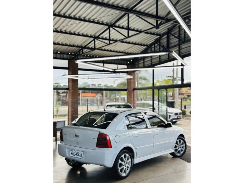 CHEVROLET - ASTRA - 2011/2011 - Branca - R$ 43.900,00