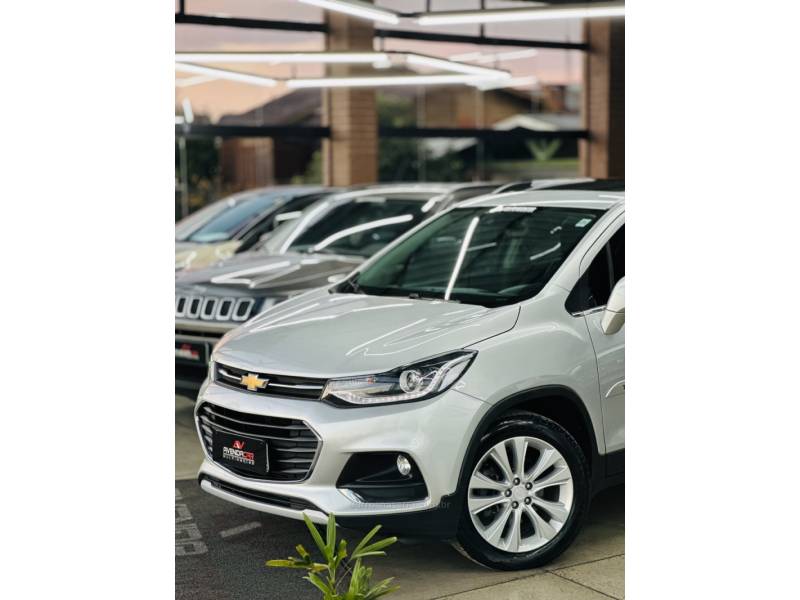 CHEVROLET - TRACKER - 2018/2018 - Prata - R$ 95.600,00