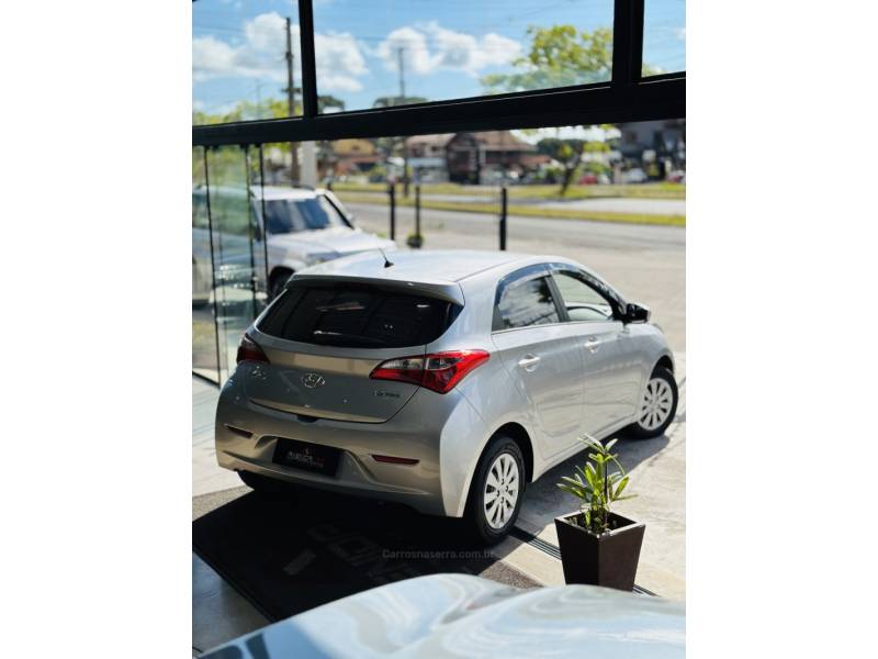 HYUNDAI - HB20 - 2015/2015 - Prata - R$ 49.900,00