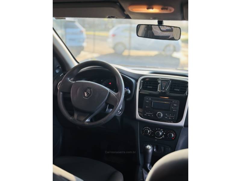 RENAULT - SANDERO - 2015/2015 - Prata - R$ 42.900,00
