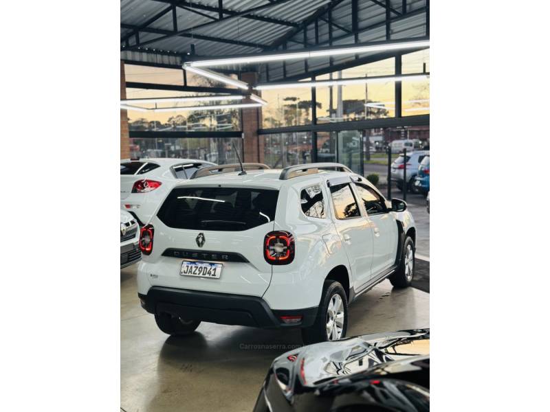 RENAULT - DUSTER - 2022/2022 - Branca - R$ 81.900,00