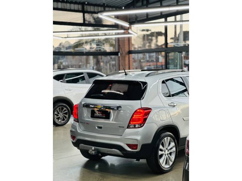 CHEVROLET - TRACKER - 2018/2018 - Prata - R$ 95.600,00