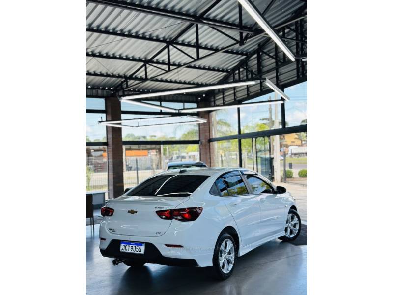 CHEVROLET - ONIX - 2024/2024 - Branca - R$ 94.900,00