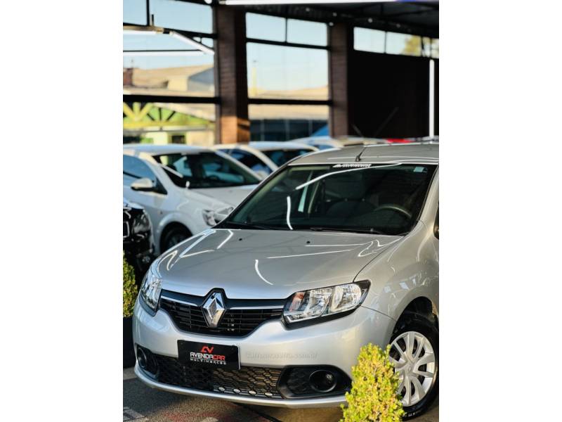 RENAULT - SANDERO - 2015/2015 - Prata - R$ 42.900,00