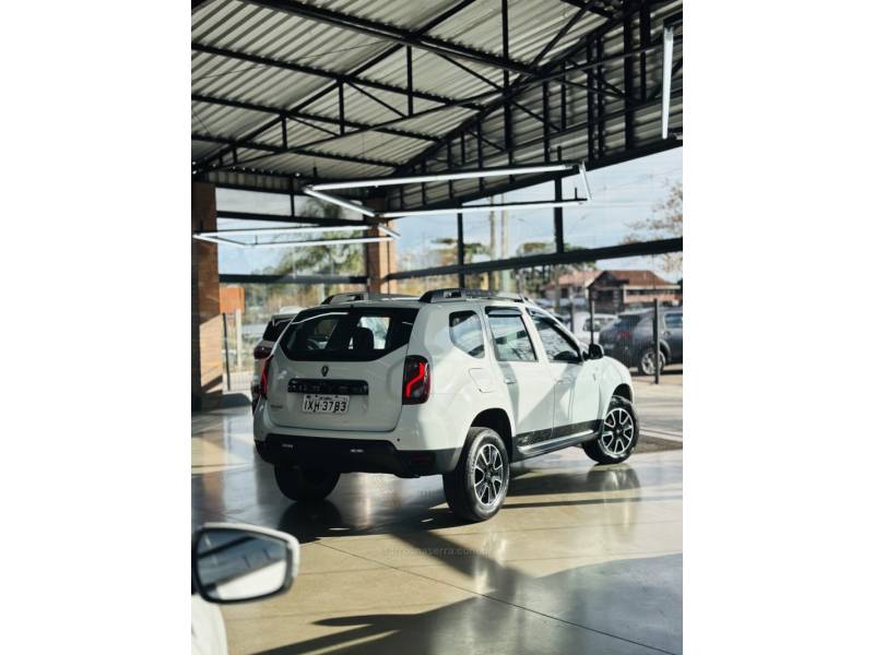 RENAULT - DUSTER - 2016/2016 - Branca - R$ 65.900,00