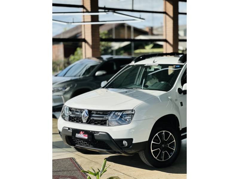 RENAULT - DUSTER - 2016/2016 - Branca - R$ 65.900,00