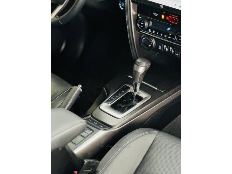 TOYOTA - HILUX SW4 - 2024/2024 - Preta - R$ 365.000,00